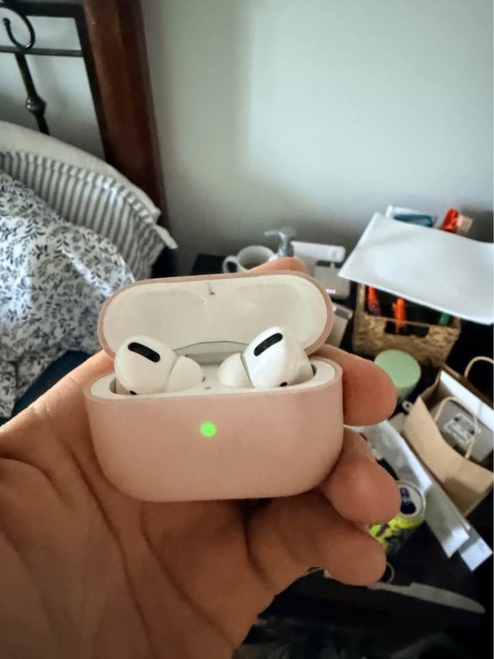 Apple AirPods Pro (2nd Generation) with MagSafe Charging Case – Works Great